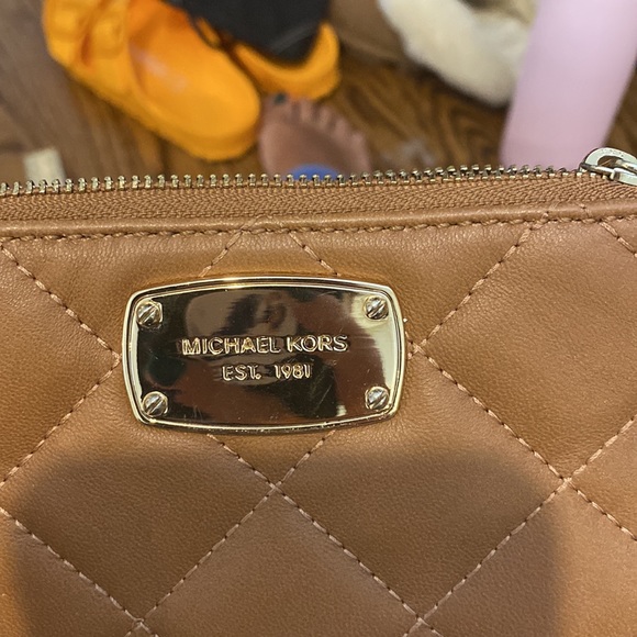 Michael Kors wristlet - Picture 3 of 5